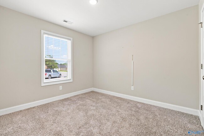Building Photo - 6415 Flo Dr NW