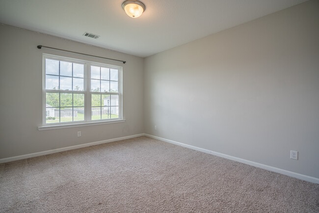 Building Photo - 418 Huntington Dr