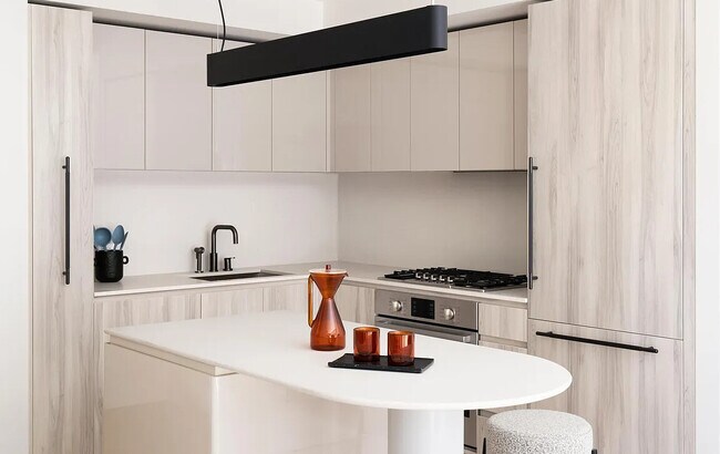 Building Photo - 1843 Broadway