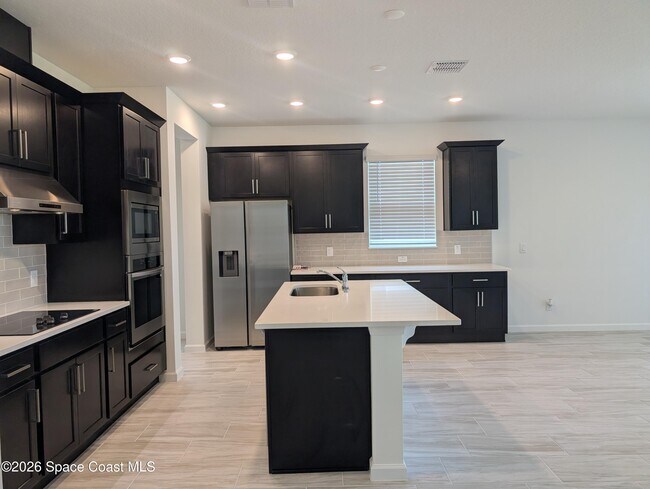 Building Photo - 938 Soleway Ave NW