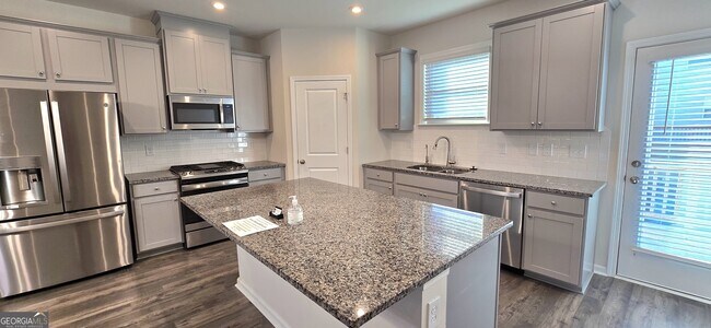 Building Photo - 3608 Hidden Valley Cir
