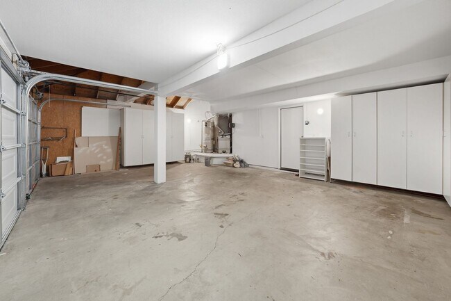 Building Photo - SPACIOUS 4 BEDROOM, 3 BATH HOME WITH 3-CAR GARAGE!