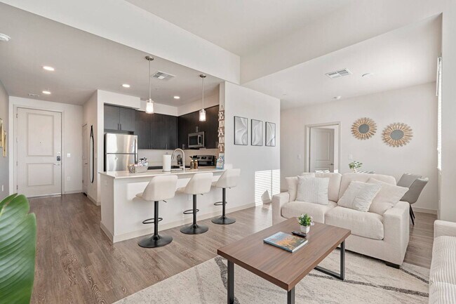 Building Photo - 711 W Broadway Rd