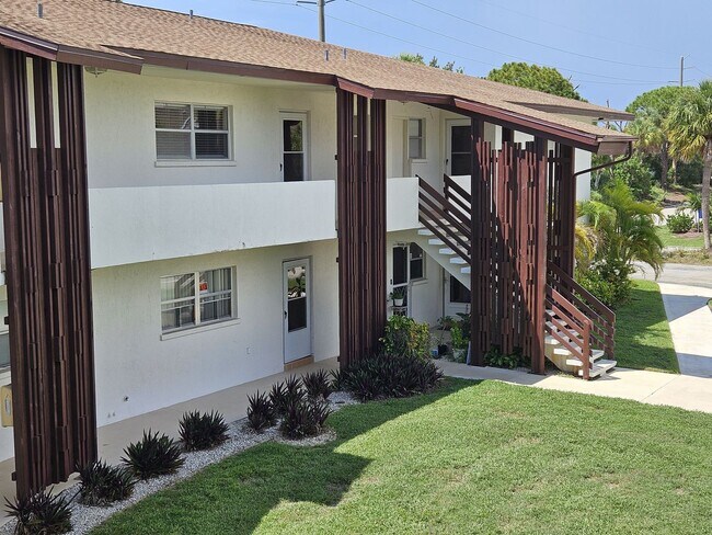 Building Photo - 245 Center Rd