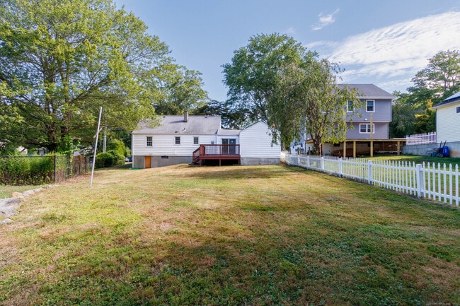 Building Photo - 385 Pond Point Ave