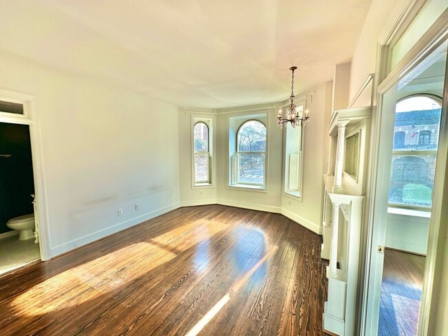 Building Photo - Beautiful Balfour Historic 1 Bedroom Condo 16th & U Street