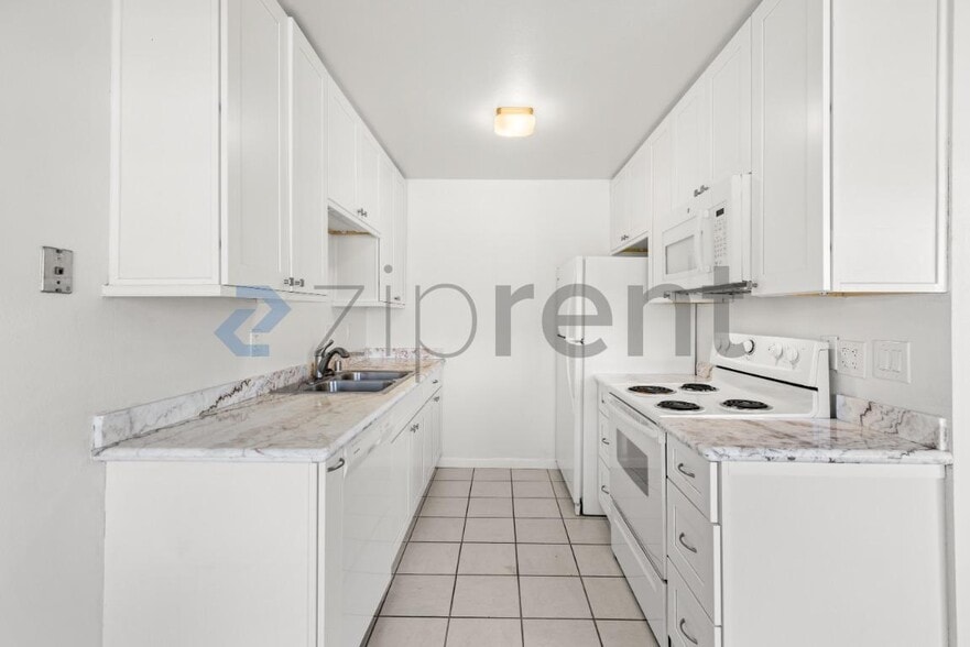 Building Photo - Unit A2