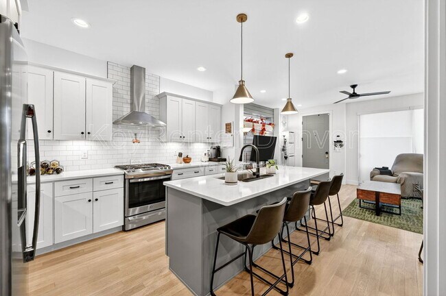 Building Photo - 1299 Newton St