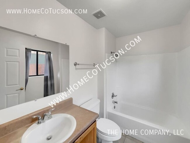 Building Photo - 750 W 41st St