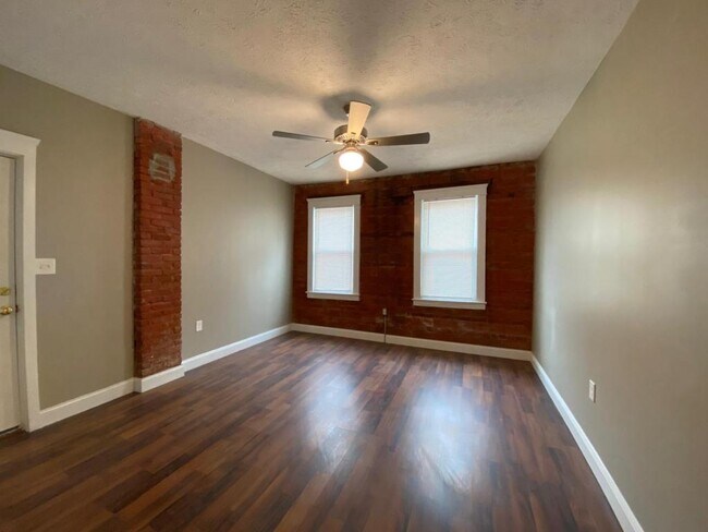 Building Photo - 2082 West 95th Street #03
