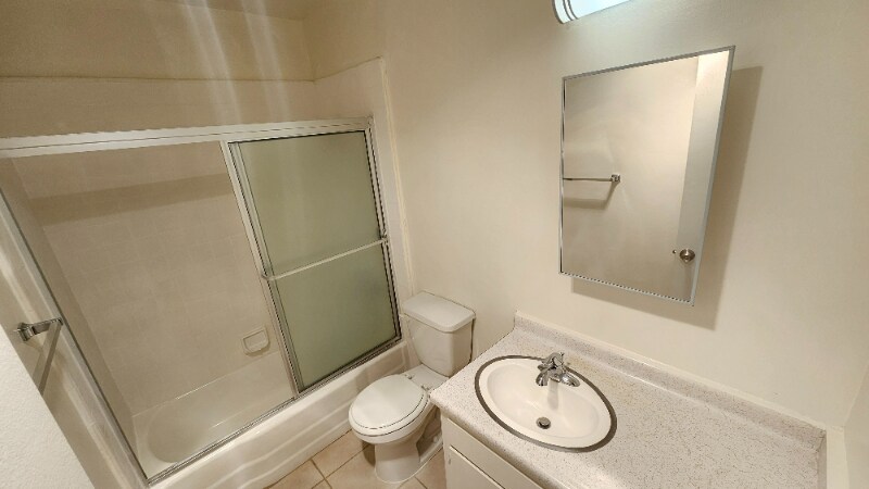 Building Photo - 1130 N Fuller Ave