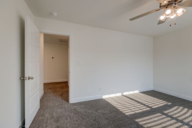 Building Photo - 1385 Harmon Ln