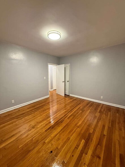 Building Photo - 4 Chestnut St