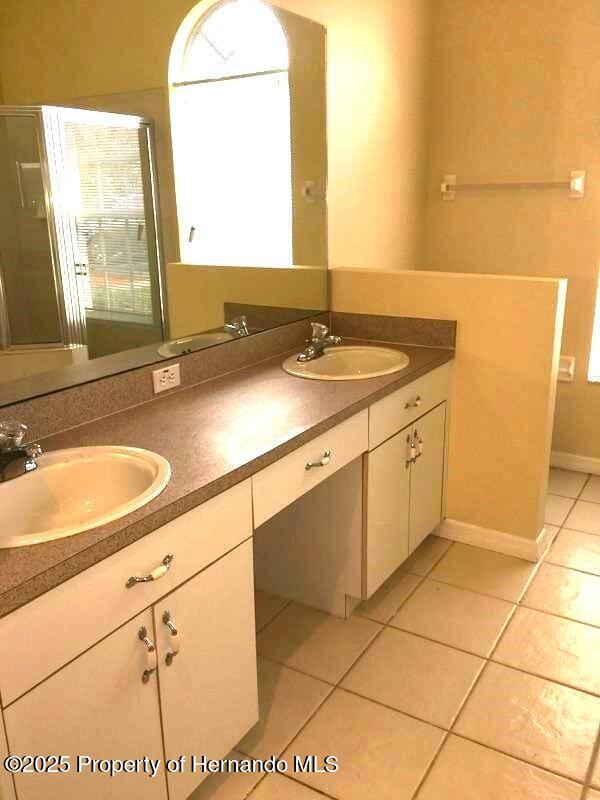 Building Photo - 9287 Spring Hill Dr