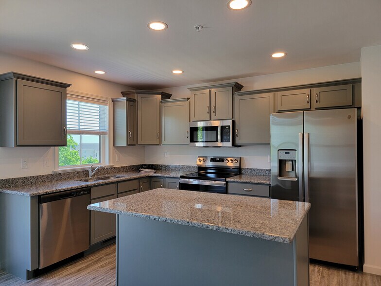Building Photo - 2133 S Autumn Chase Dr