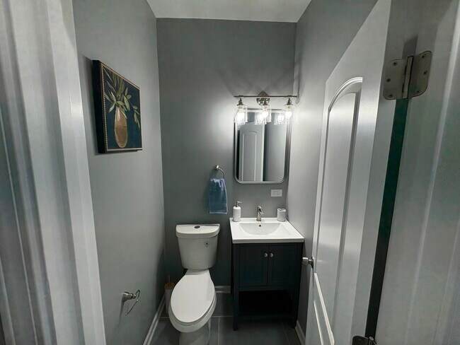 Building Photo - 1755 E 72nd St