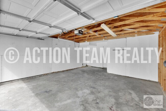 Building Photo - Remodeled Townhome in Cottonwood Heights!