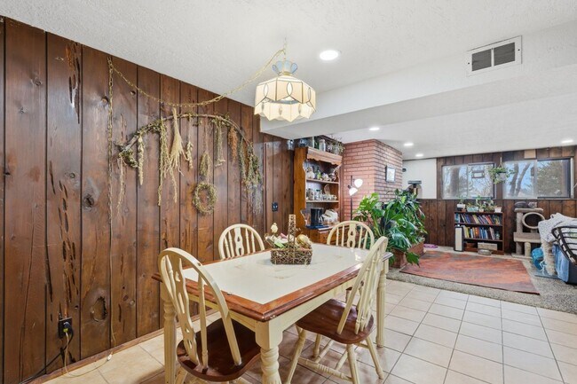 Building Photo - 4050 Taylor Ave