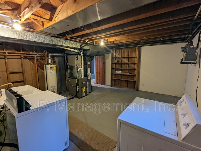 Building Photo - 2111 Irving Ave S