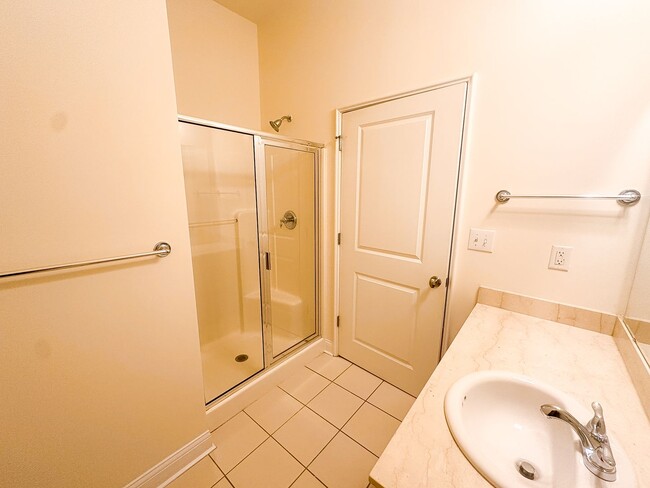 Building Photo - 450 E Ohio Unit 117