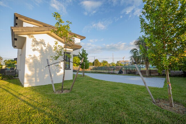 Building Photo - 18020 SW 103rd Ave