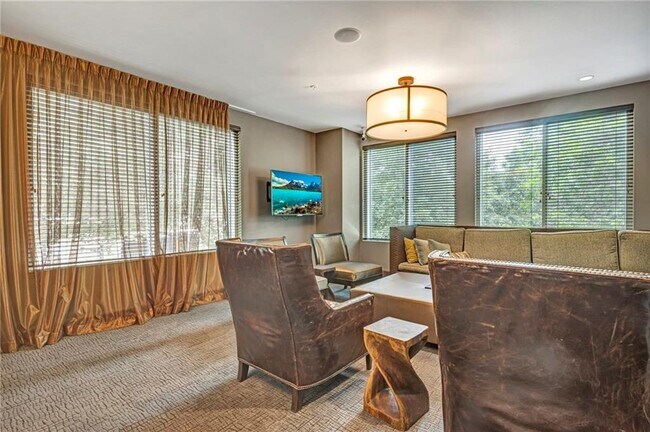 Building Photo - 54 Rainey St