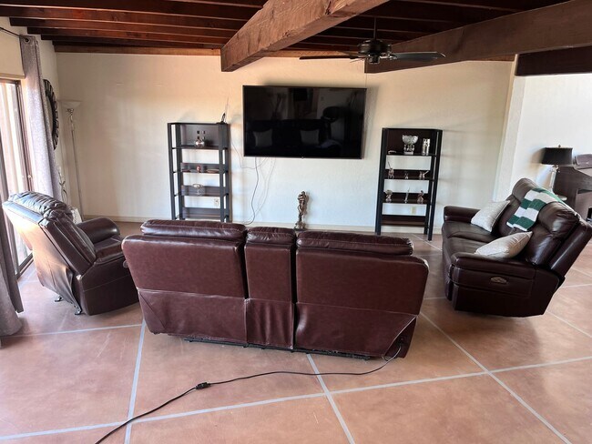 Building Photo - Catalina Foothills- 3 bedroom/ 3 bathroom ...