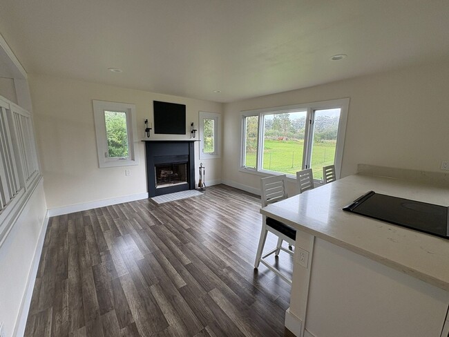 Building Photo - Private 3 bdrm custom home on acreage