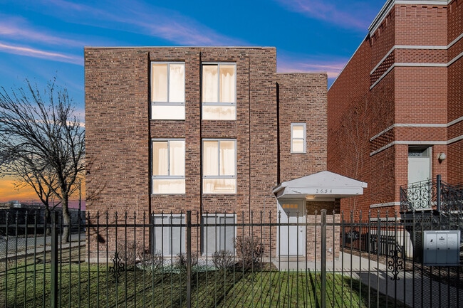 Building Photo - 2654 W 12th Pl