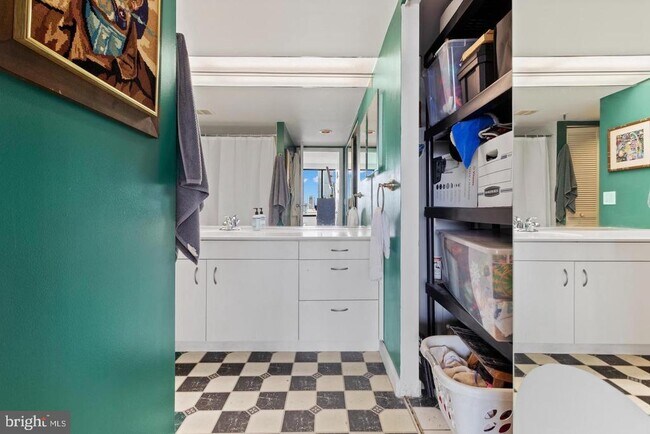 Building Photo - 2001 Hamilton St