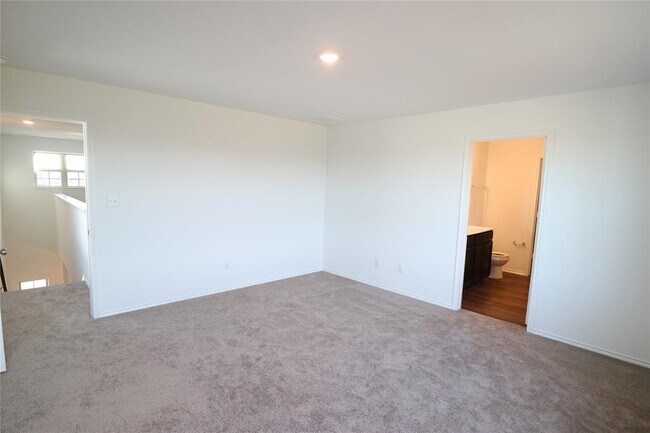 Building Photo - 444 English Oak St