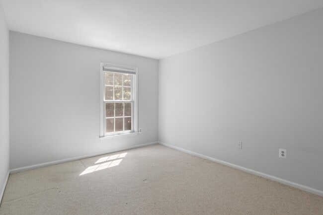 Building Photo - 892 Van Dusen Ct