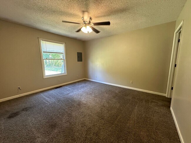 Building Photo - 1004 Northwood Dr