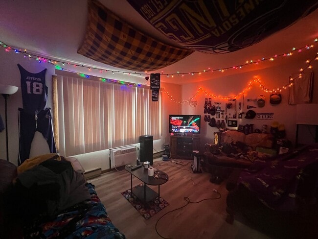 Building Photo - 915 Genrich St