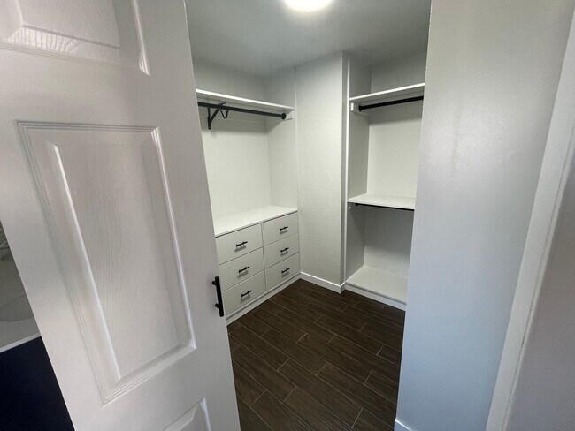 Building Photo - 602 Paradise Way