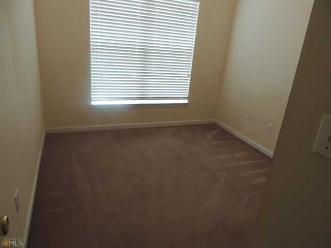 Building Photo - 2841 Walden Lake Bend