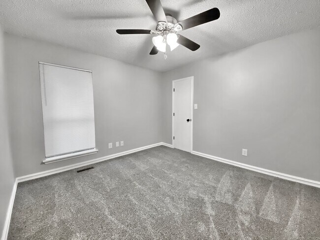 Building Photo - Stylish & Convenient 3/2/2 Home in Jenks