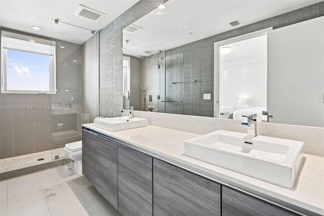 Building Photo - 1080 Brickell Ave