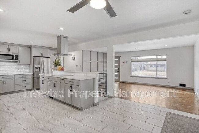 Building Photo - 3004 S Zurich Ct