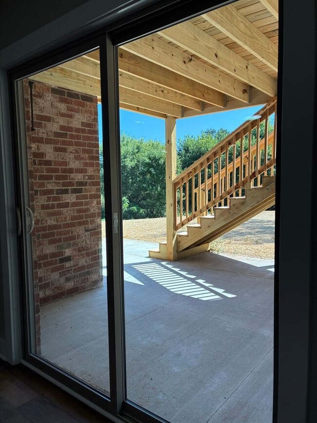 Building Photo - 102 Twin Lakes Dr