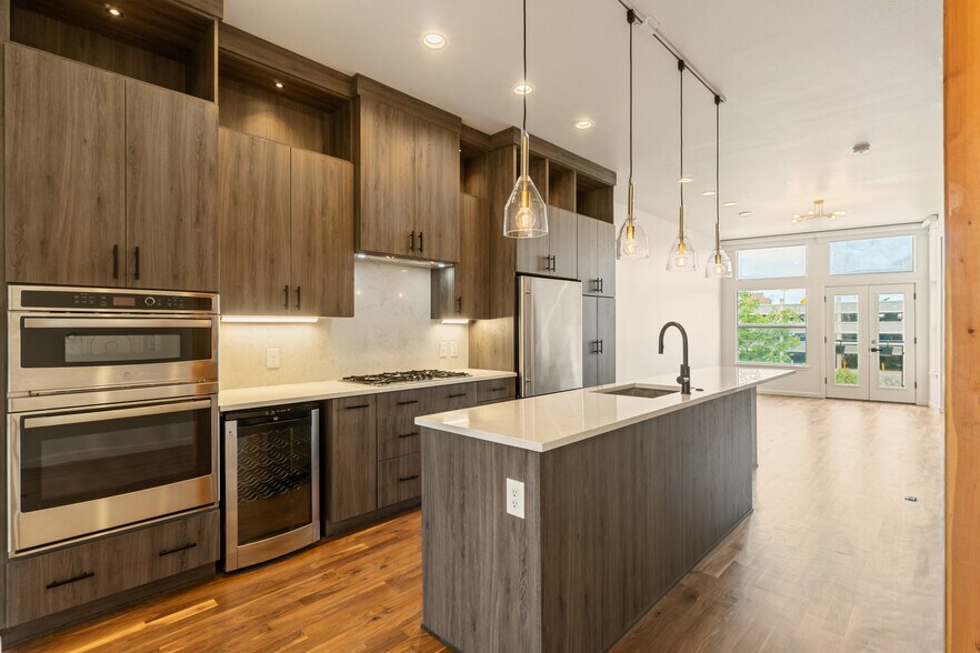 brand new kitchen - 2680 Blake St