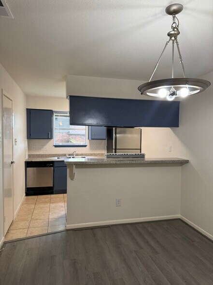 Building Photo - 4031 Briarglen Dr