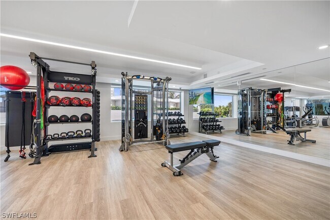 Building Photo - 8231 Bay Colony Dr