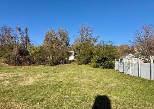 Building Photo - 716 Forest St