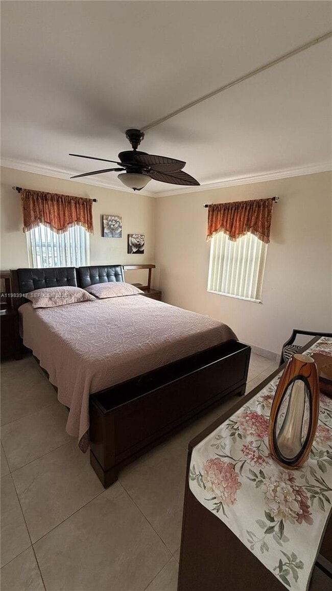 Building Photo - 900 NE 18th Ave