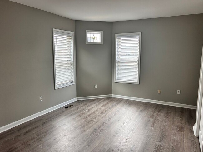 Building Photo - 206 N Railroad Ave