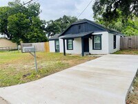 Building Photo - 506 N Hackberry St