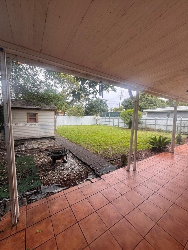 Building Photo - 365 W 13th St