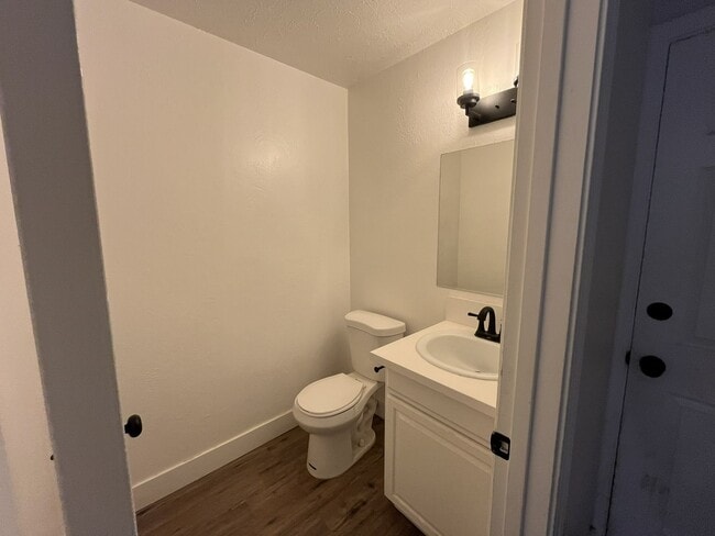 Building Photo - 3 bedroom, 2.5 bathroom home in the heart of Elk Grove