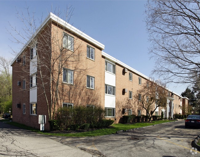 Blake House Apts 1165 Som Center Rd Cleveland OH 44124 Apartment Finder